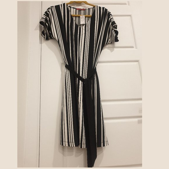 Black and white striped tie-waist dress, drop shoulder - Picture 3 of 3